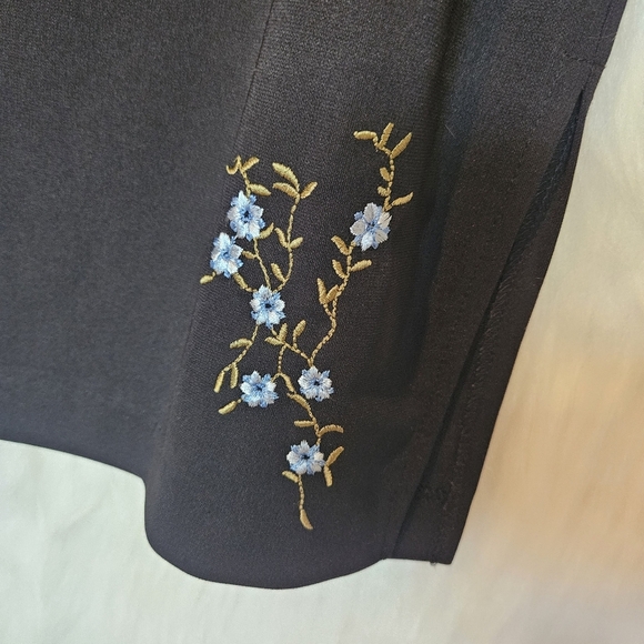 Beechers Brook Embroidered Romance Midi Skirt - Picture 5 of 7